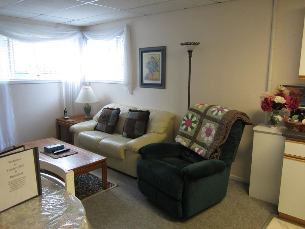 Casey'S Bed & Breakfast Whitehorse Room photo